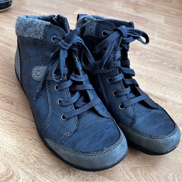 Earth Origins Stylish Blue High-Top booties sneakers - Picture 2 of 9